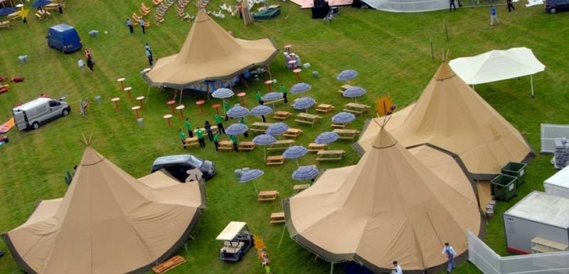Zweedse Tenten - Festivalbruiloft