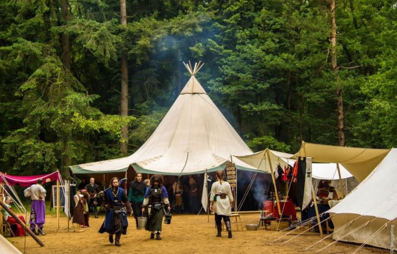 Zweedse Tenten - Festivalbruiloft