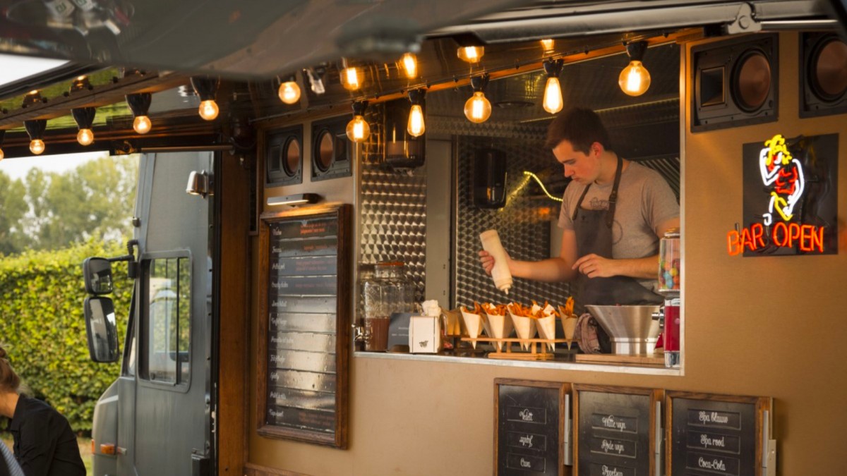Foodtrucks & regen: Tips voor een regenachtig feest | Salino